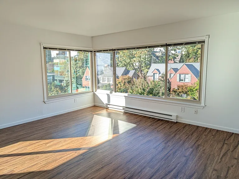 Tiki Apartments — Photo 14