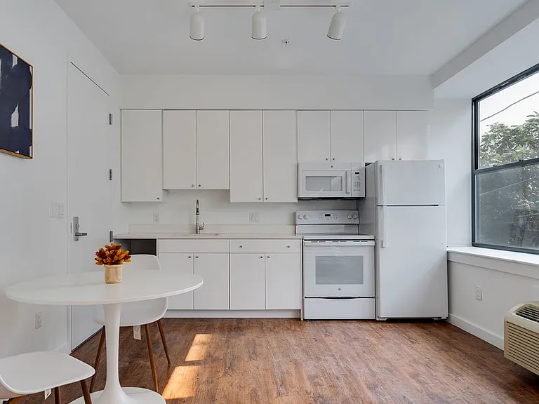 253 Academy — Photo 15