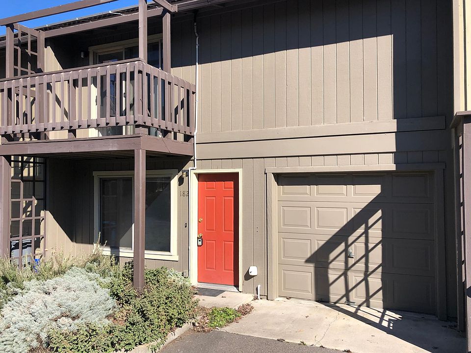 Front of house (door is no longer that color)