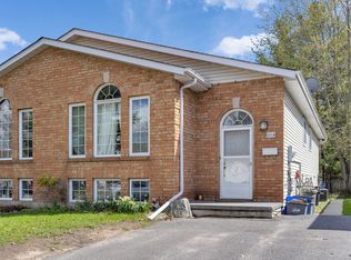 604 Barnsley Cres #1, Kingston, ON K7M 8X4