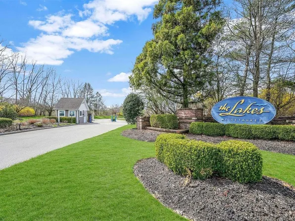257 Erik Drive #257, Setauket, NY 11733