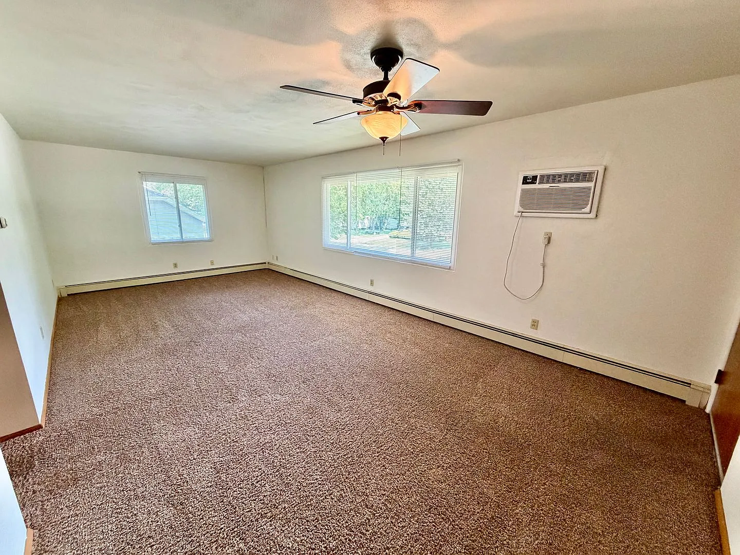 Spacious 2 Bedroom 1 Bathroom! — Photo 3