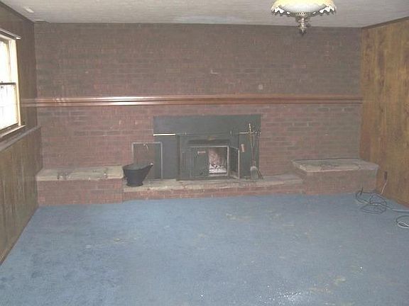 5th image of 210 Joelynn Dr
