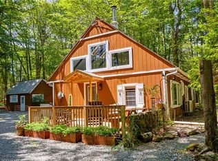 1116 Rhododendron Ln, Pocono Summit, PA 18346