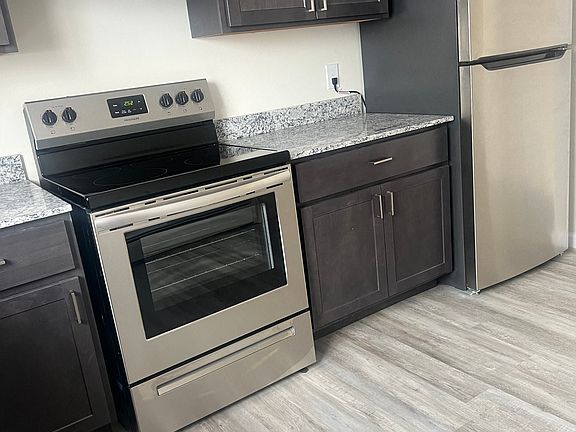 2nd image of 633 Agnes St #202