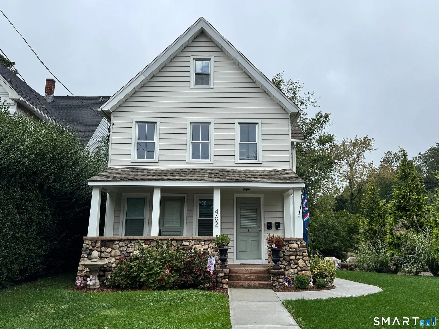 3 bed, 1.0 bath, 1066 sqft, $2,300 — Photo 1