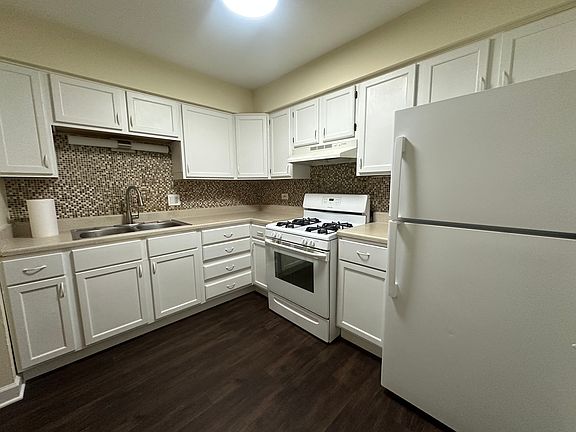 3rd image of 673 E Fullerton Ave APT 203