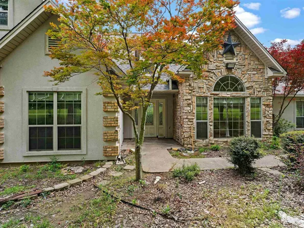 1367 Forsythe St, Carthage, TX 75633