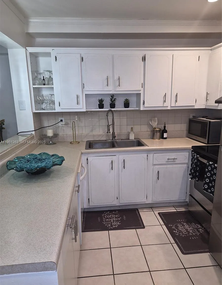 1 bed, 676 sqft, $3,200 — Photo 3