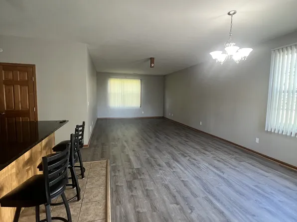 10180-3 Clearwing Ln, Roscoe, IL 61073