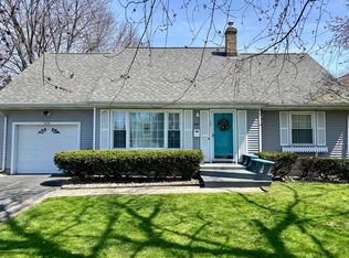 1252 Chester Rd, Lansing, MI 48912