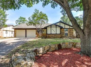 456 Berkshire Dr, Burleson, TX 76028