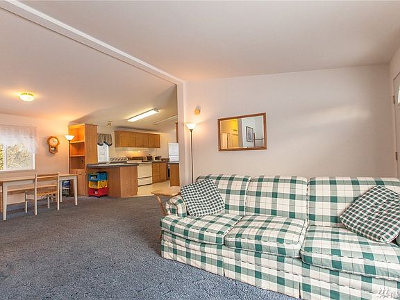 5th image of 506 Newport Plz #5