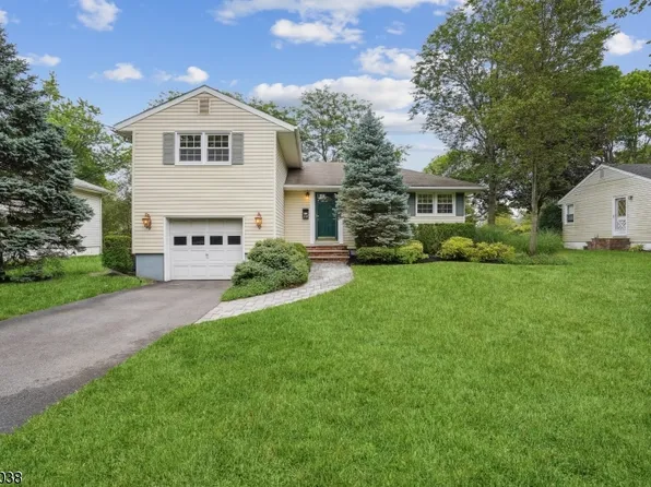 20 Hawthorne Dr, New Providence Boro, NJ 07974