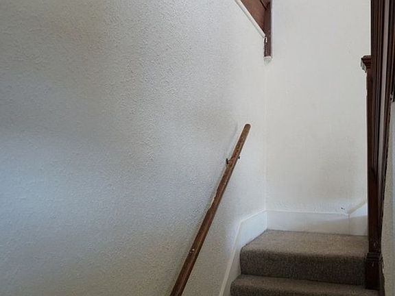 4th image of 220 N 6th St #B