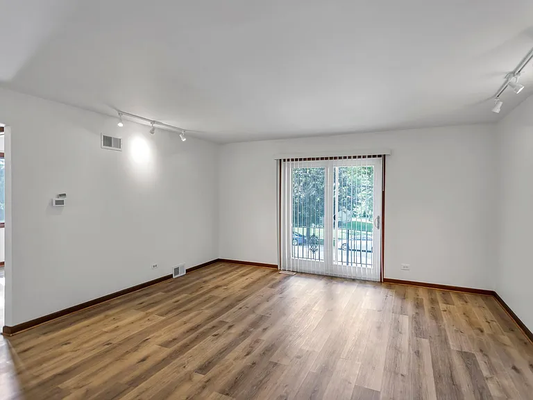 30 Green Oaks Dr — Photo 3
