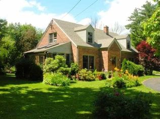 469 Garfield Rd, Troy, NY 12180