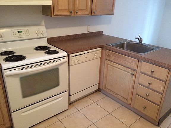 5th image of 141 Manorhaven Blvd #G