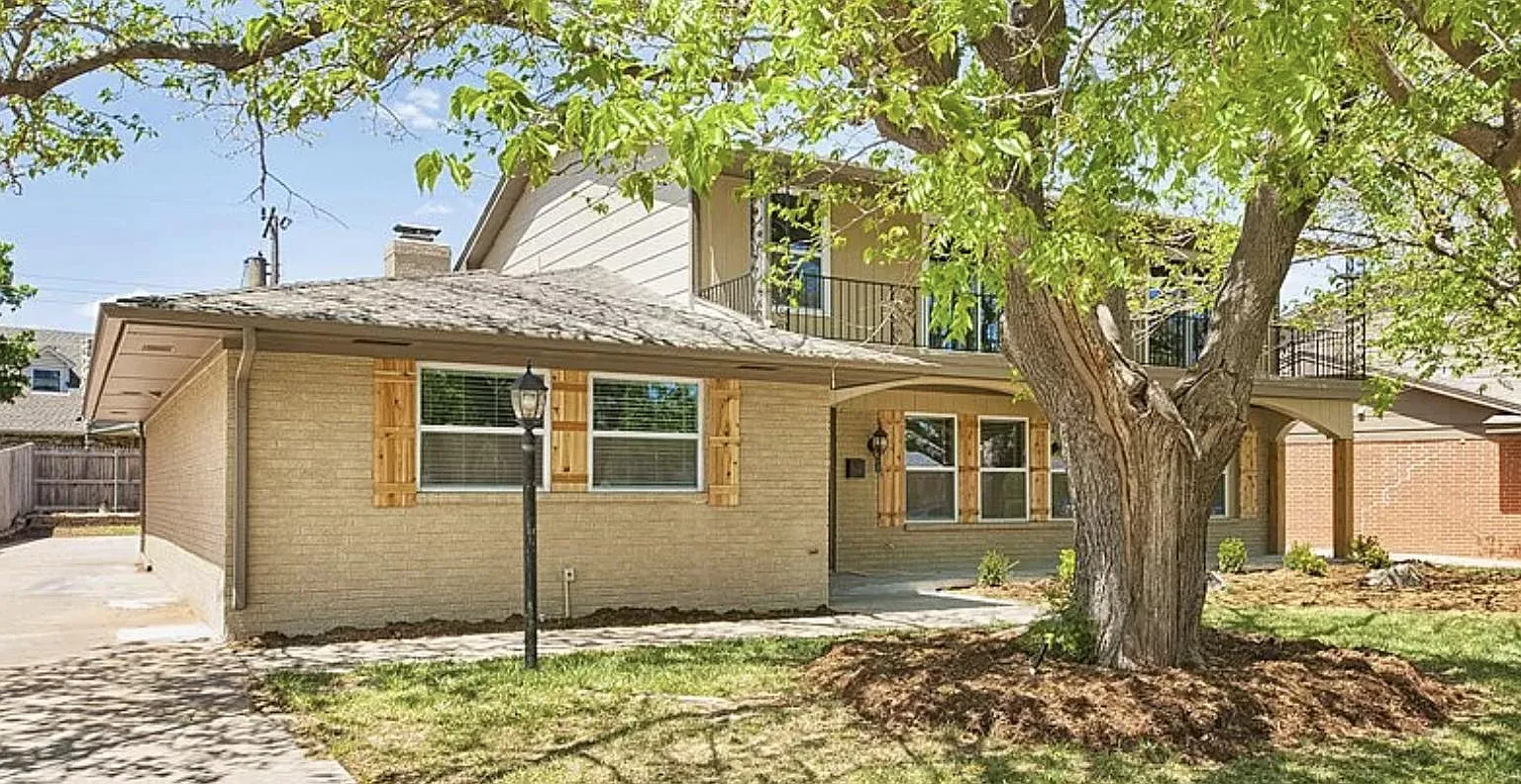 6801 N Saint Clair Ave — Photo 2