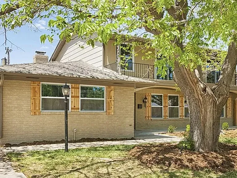 6801 N Saint Clair Ave — Photo 2