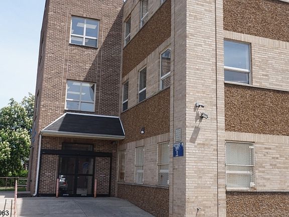 2nd image of 110 S Grove St