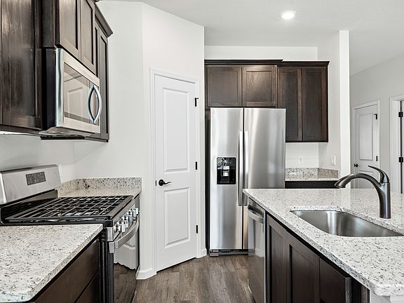 Stainless steel kitchen appliances included