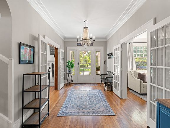3rd image of 815 Union St