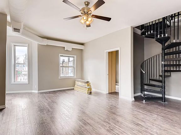 3rd image of 2000 W Roscoe St #2F