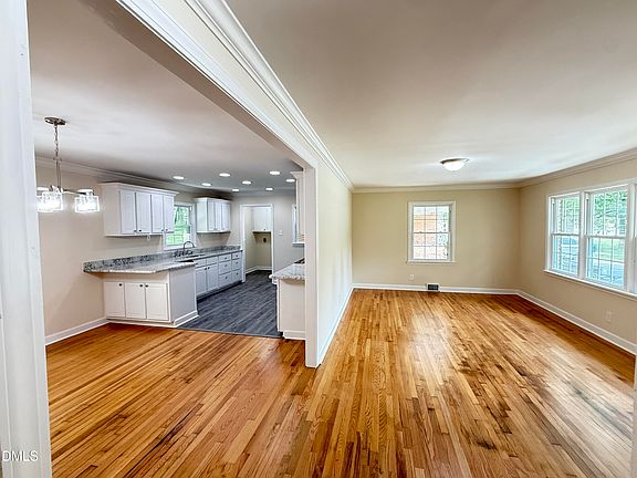 5th image of 1842 Lynne Ave