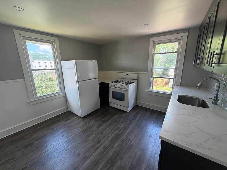 50 E 4th St #2 — Photo 4