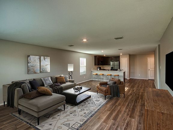 4th image of 1007 Lady Bird St