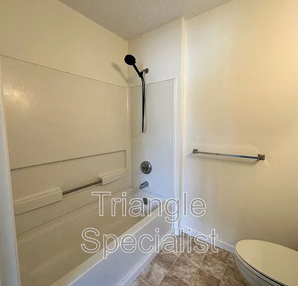 1420 Collegiate Cir #101 — Photo 7