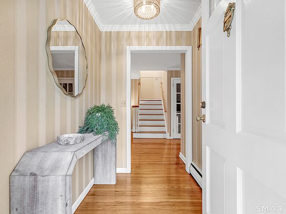 4th image of 51 Stonebridge Road