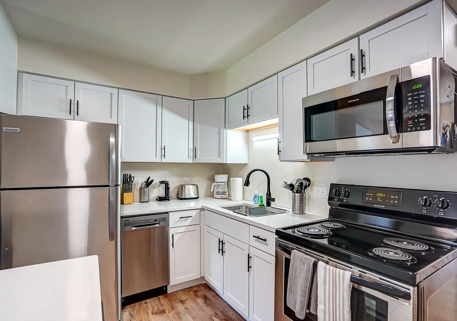 Pets Ok with Free parking and Dishwasher on Willy Street — Photo 3