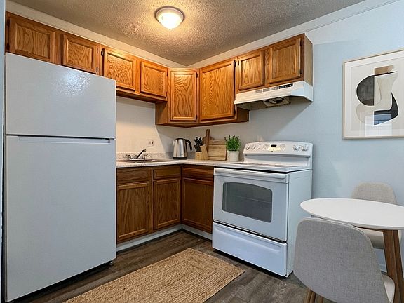 2nd image of 4581 High St #6
