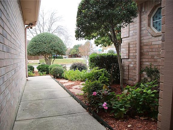 4th image of 1725 Parkwood Dr