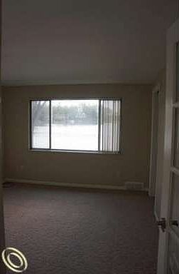 5th image of 831 Fairview St