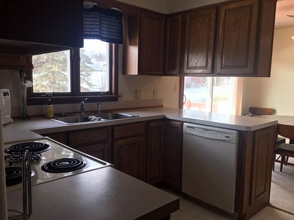 3rd image of 1085 Collingwood Dr