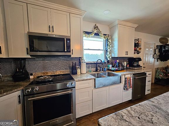 4th image of 472 Haywood Valley Rd