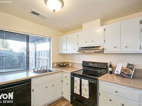 5th image of 1733 Brown Ave