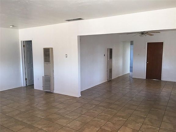 5th image of 5855 E Yandell Dr