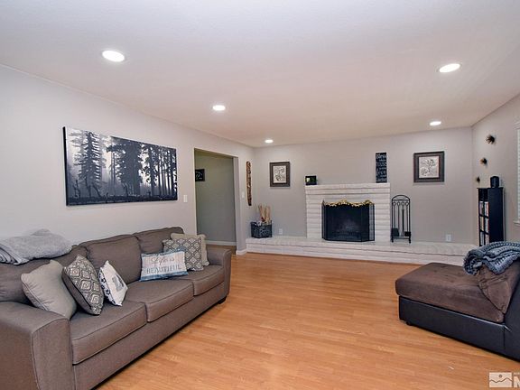 3rd image of 1864 La Hacienda Dr