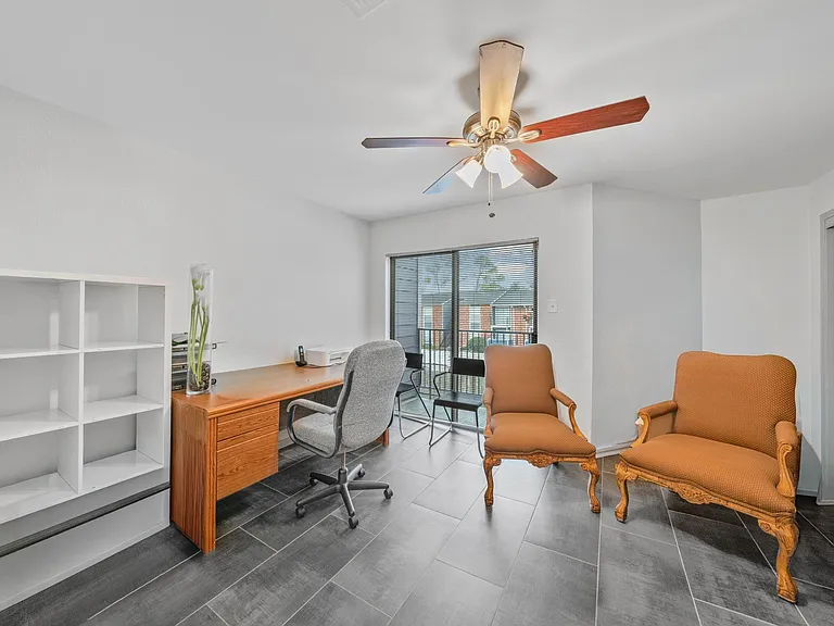 3831 Landmark Dr — Photo 11