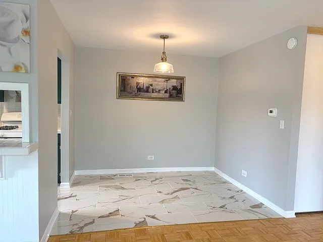2S717 Winchester Cir E #4 — Photo 5