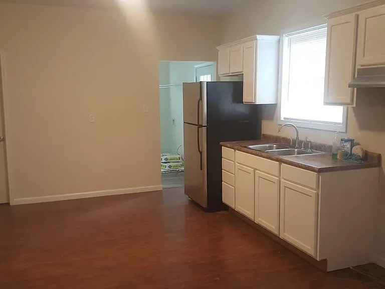 1502 Franklin Ave — Photo 3