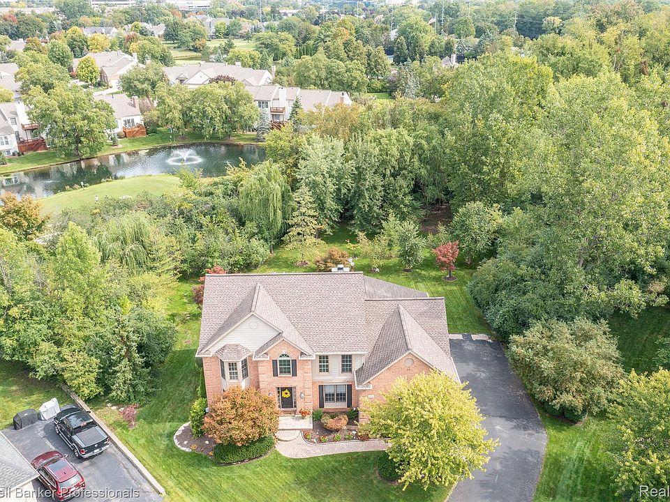 1st image of 16199 Maplewood Ct