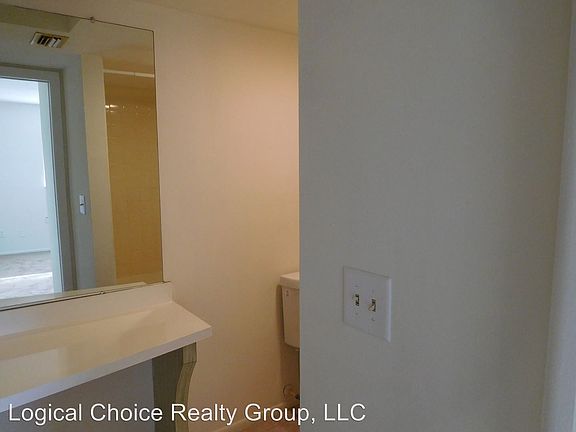 4th image of 930 SW 47th Ter APT 5