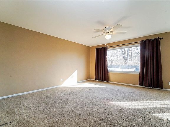 3rd image of 2427 Lamar Ave