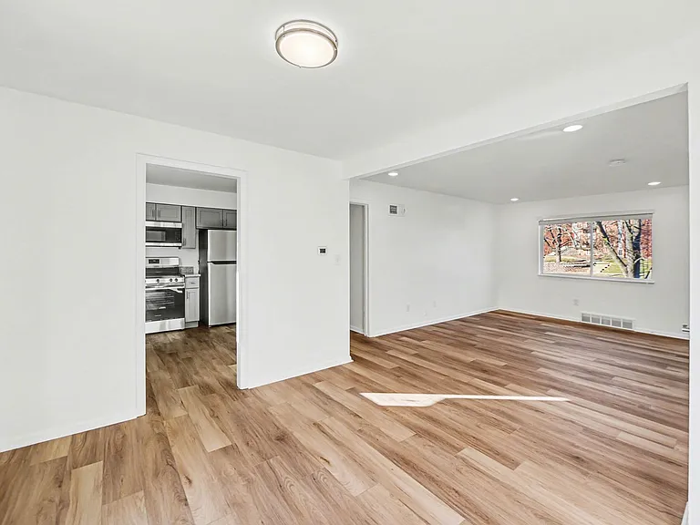 Royal Court Apartments — Photo 8