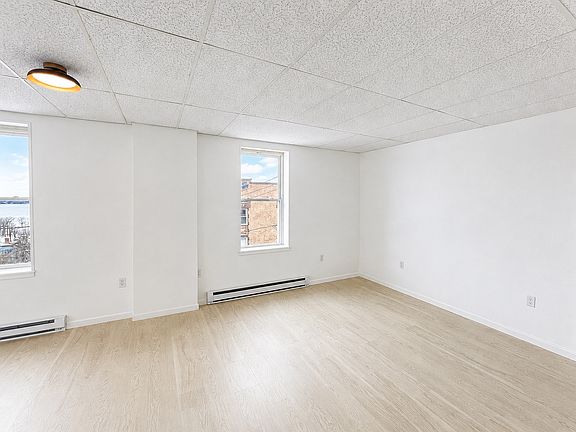 4th image of 4325 Main St #D